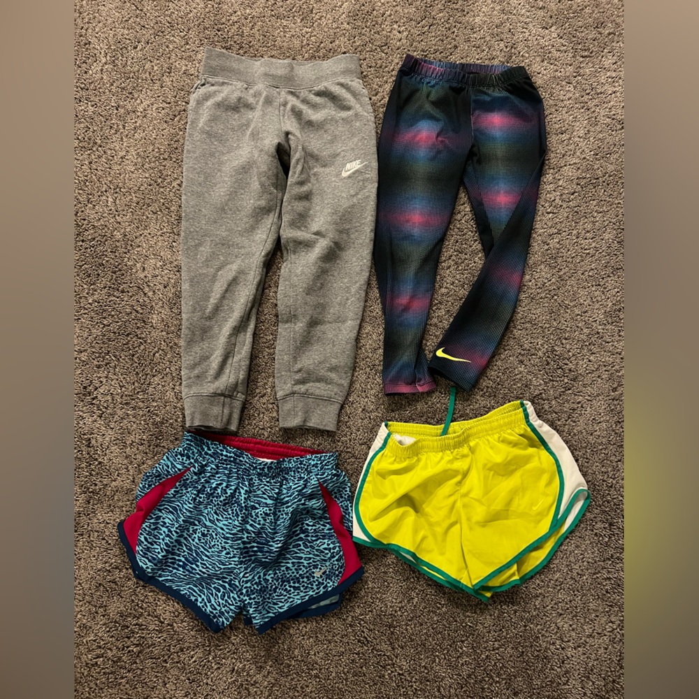 Nike girls size 6-7